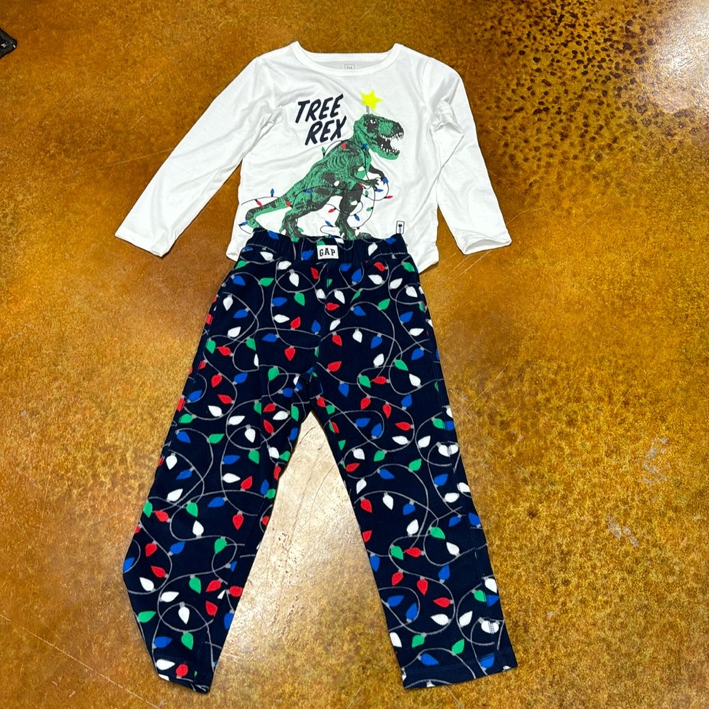 Gap Sz 6 Christmas Dinosaur Pajama Set